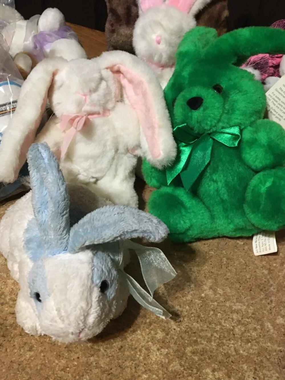 LOT OF 36 BUNNY RABBIT PLUSH BEANIE EASTER RUSS BERRIE APPLAUSE ENERGIZER BUNNY